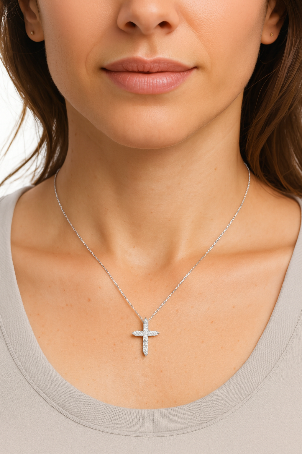 Ogrlica sa malim krstićem